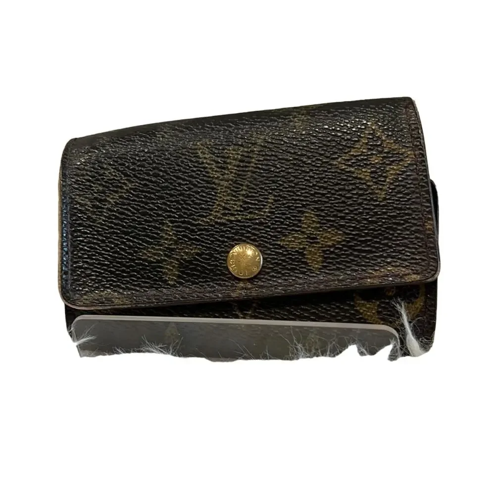 Louis Vuitton Monogram Leather Key Holder (LVXX016)